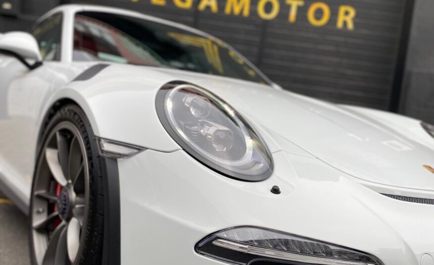 PORSCHE GT3 RS
