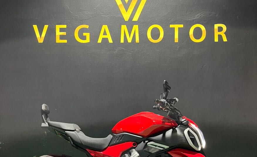 DUCATI DIAVEL V4