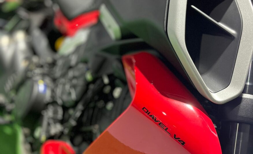 DUCATI DIAVEL V4