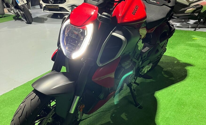 DUCATI DIAVEL V4