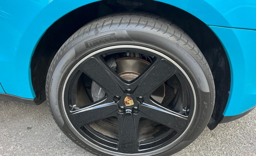 PORSCHE MACAN