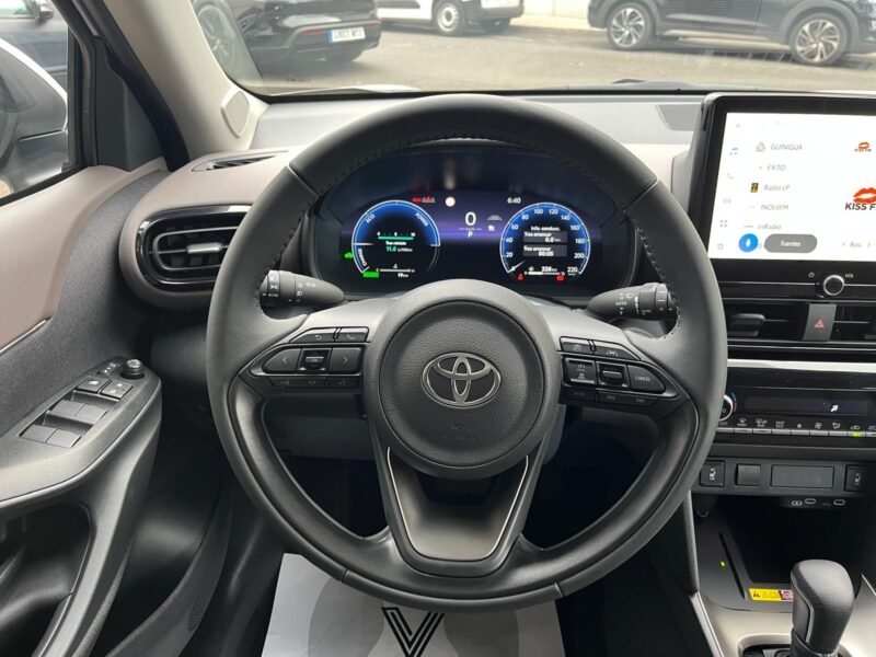 TOYOTA YARIS CROSS STYLE