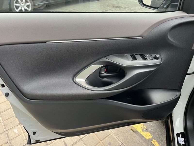 TOYOTA YARIS CROSS STYLE