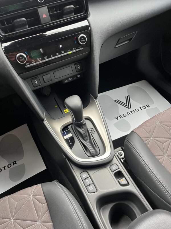 TOYOTA YARIS CROSS STYLE