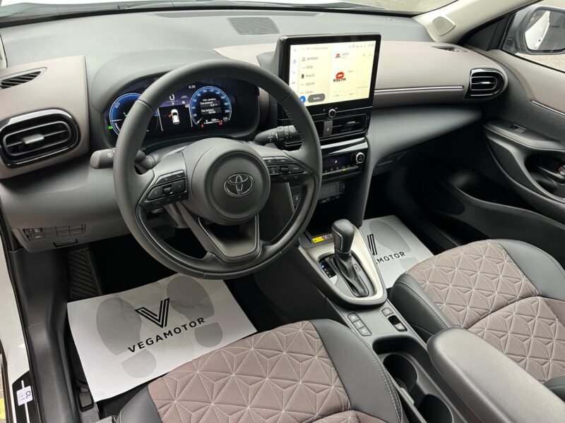 TOYOTA YARIS CROSS STYLE