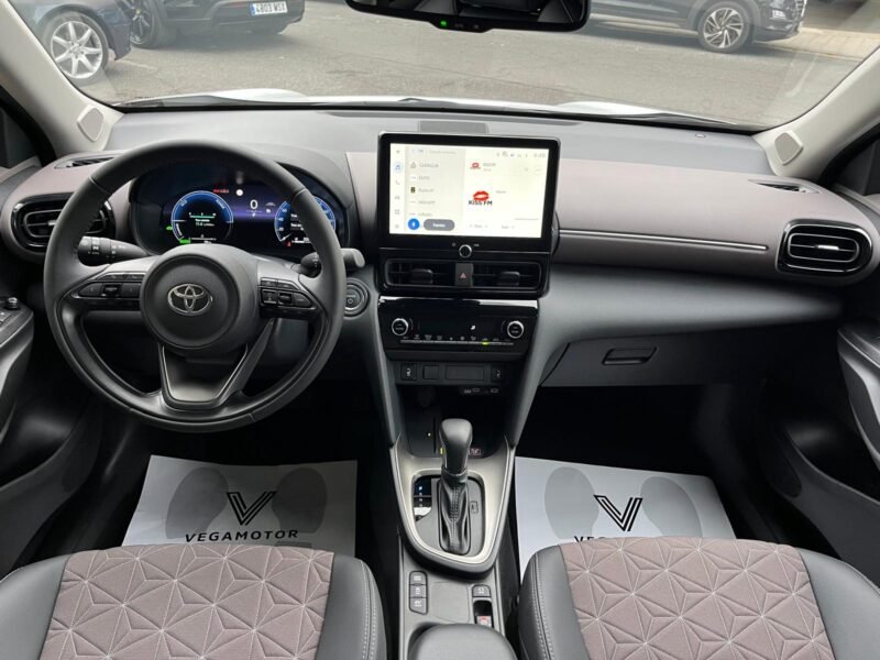 TOYOTA YARIS CROSS STYLE