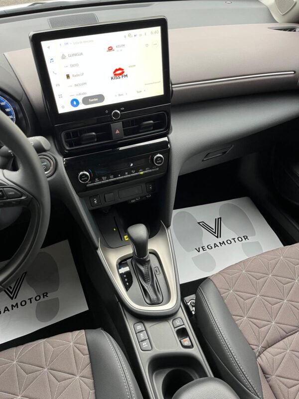 TOYOTA YARIS CROSS STYLE