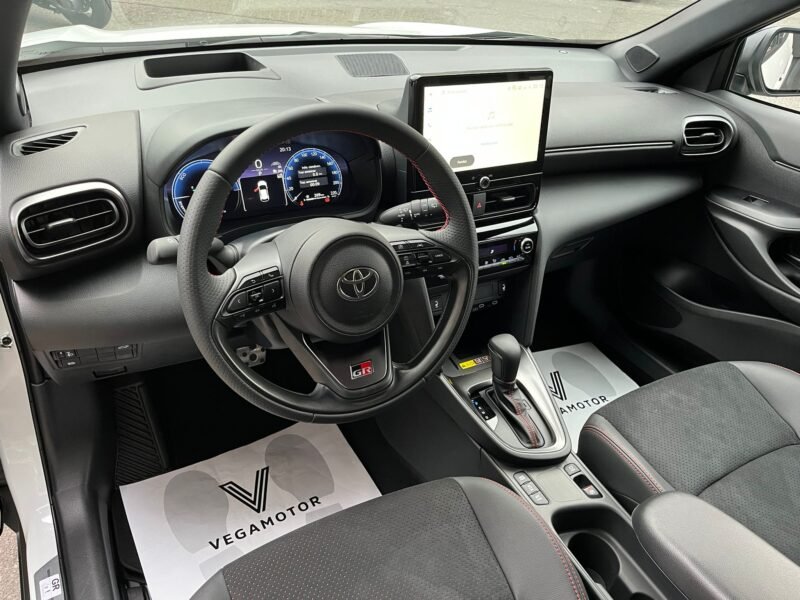 TOYOTA Yaris cross GR sport Plus