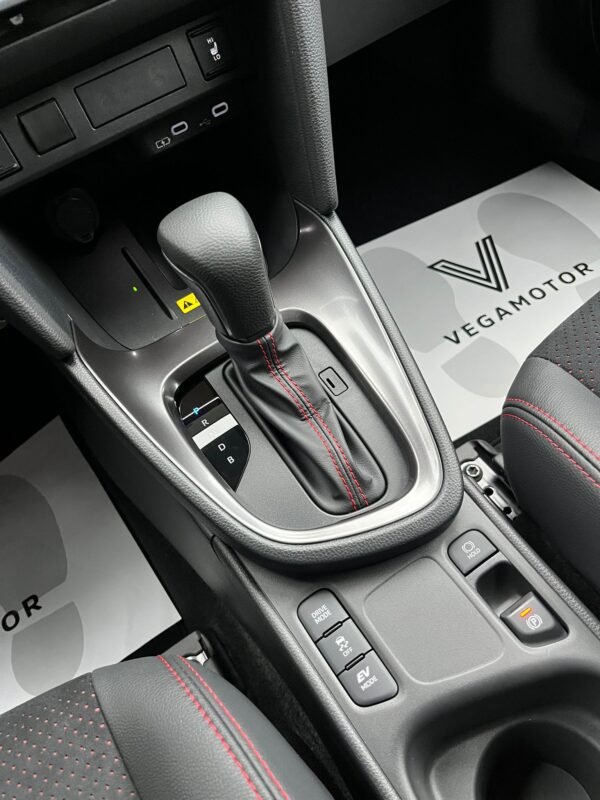 TOYOTA Yaris cross GR sport Plus