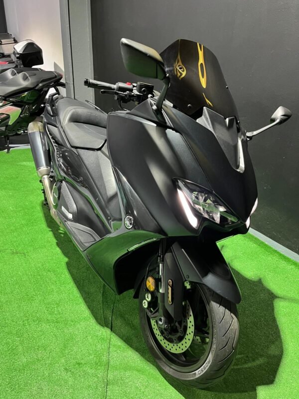 YAMAHA TMAX 560