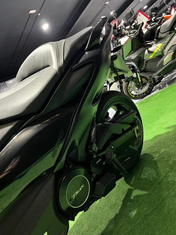 YAMAHA TMAX 560