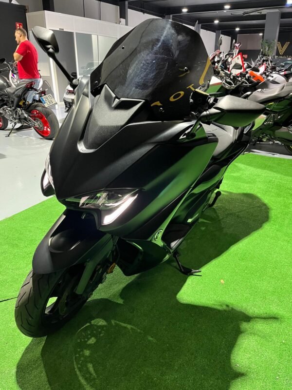 YAMAHA TMAX 560