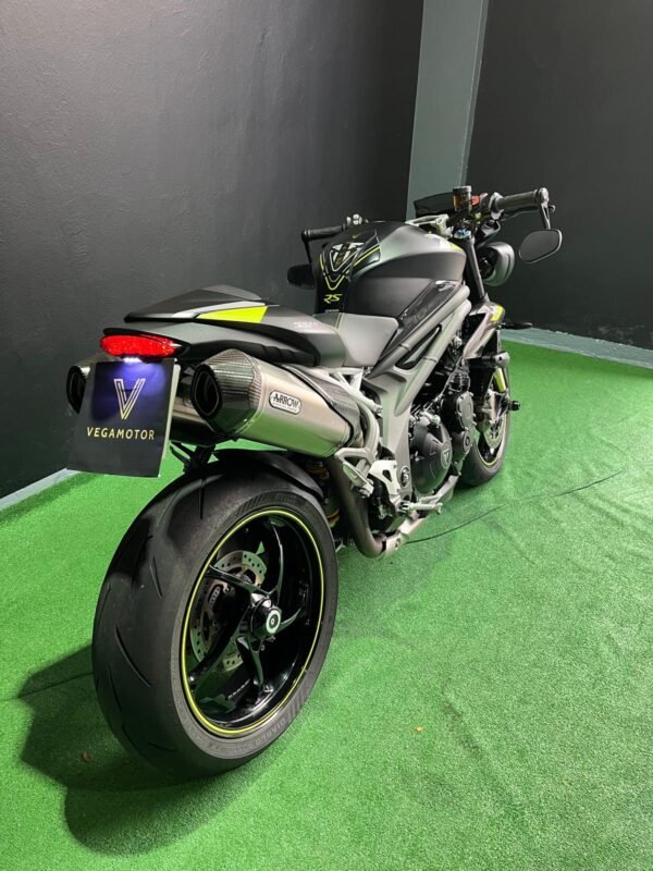TRIUMPH SPEED TRIPLE 1050 RS