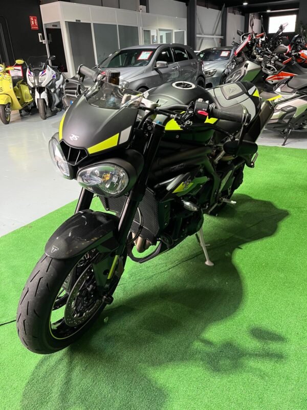 TRIUMPH SPEED TRIPLE 1050 RS