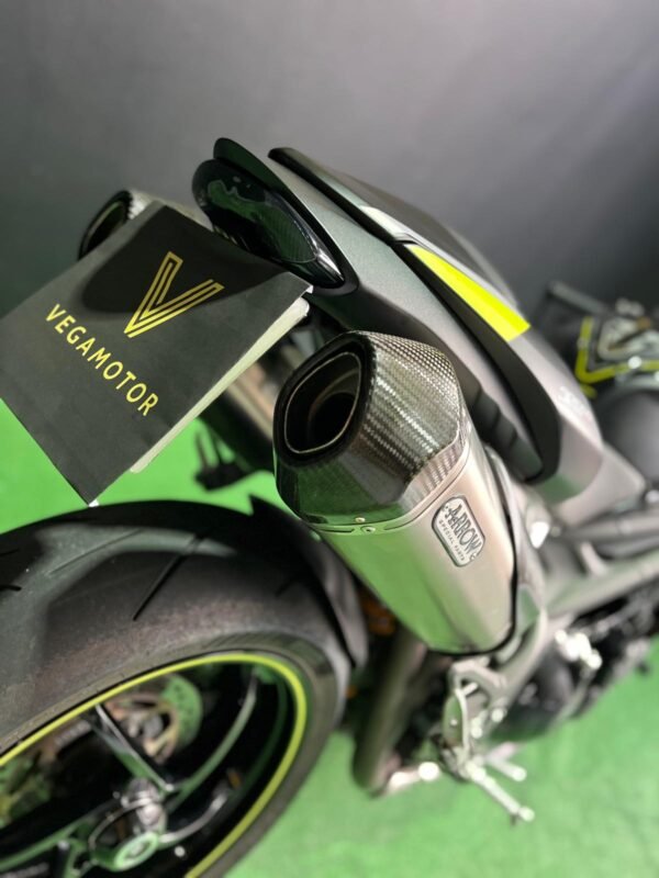 TRIUMPH SPEED TRIPLE 1050 RS