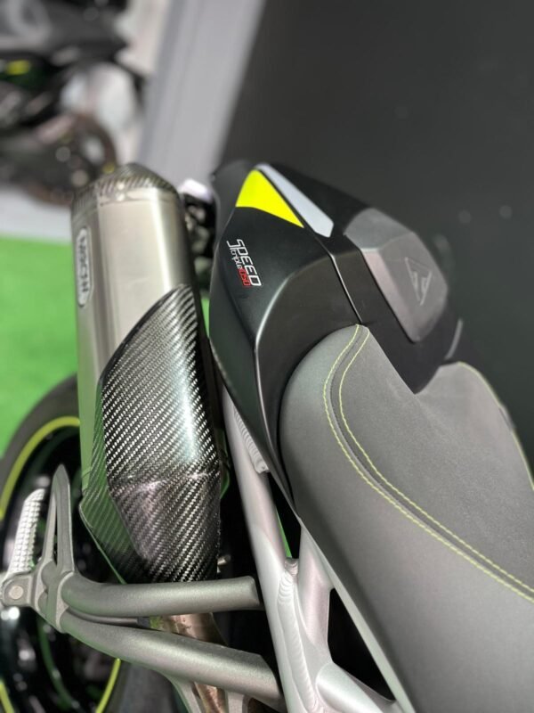 TRIUMPH SPEED TRIPLE 1050 RS