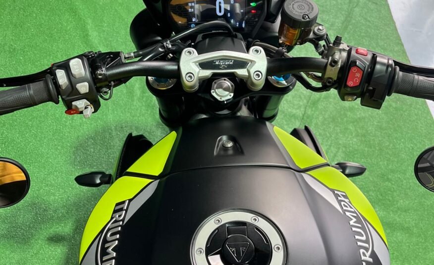 TRIUMPH SPEED TRIPLE 1050 RS