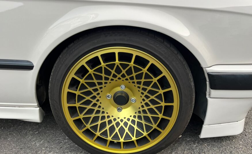 BMW 320I E30