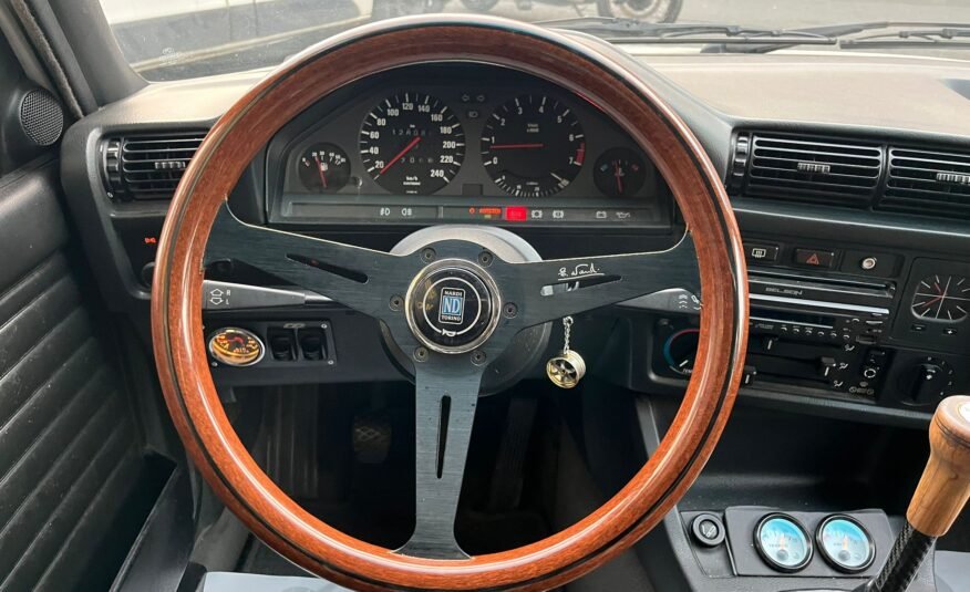 BMW 320I E30