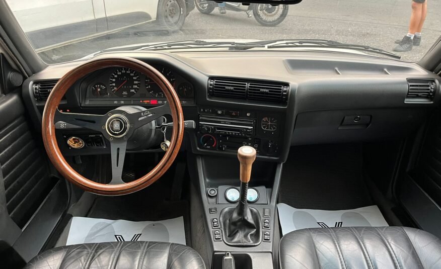 BMW 320I E30