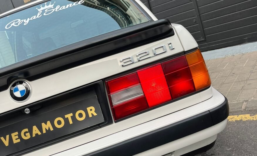 BMW 320I E30