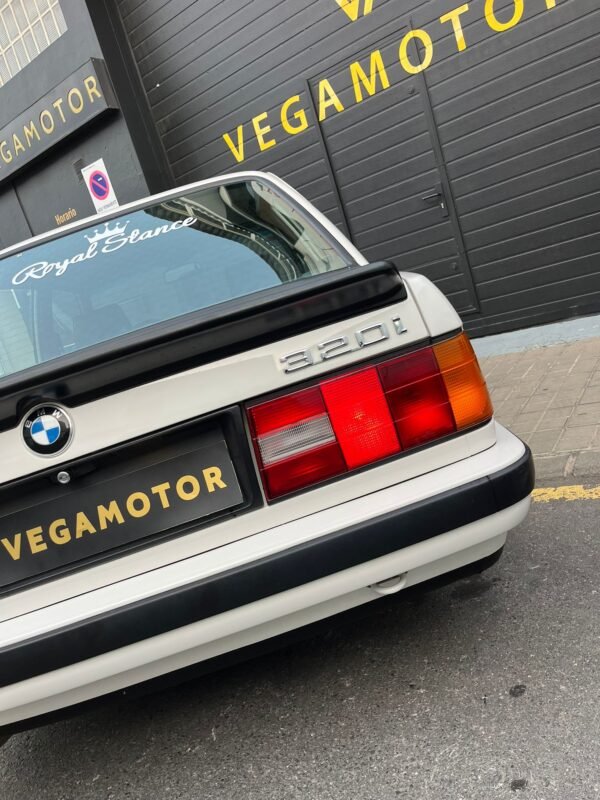 BMW 320I E30