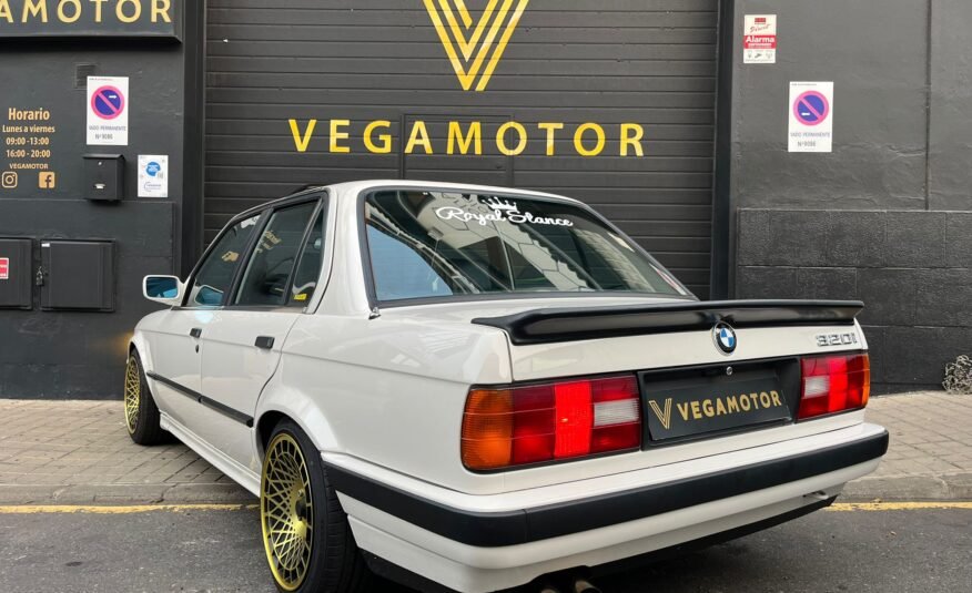 BMW 320I E30