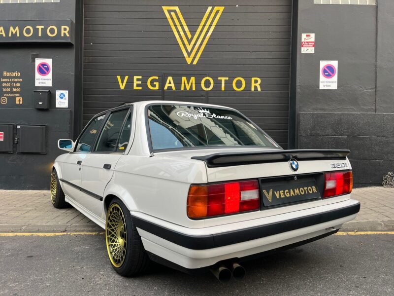 BMW 320I E30
