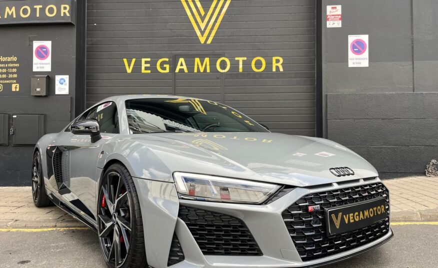 AUDI R8 COUPE