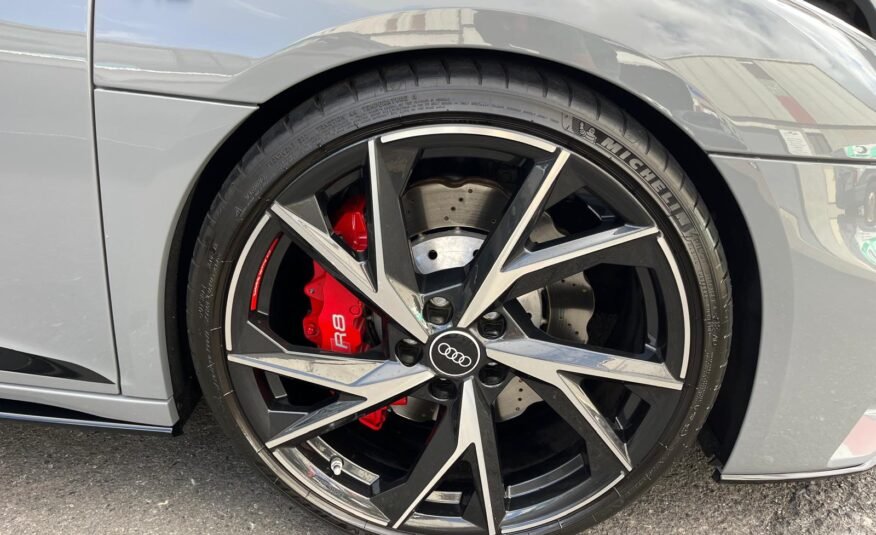 AUDI R8 COUPE