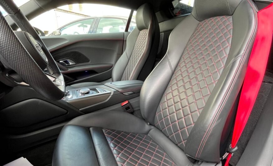AUDI R8 COUPE