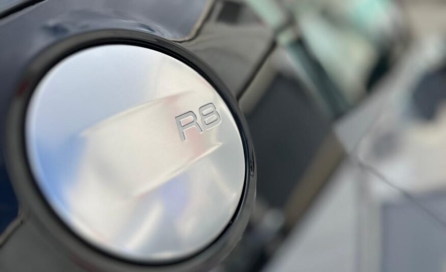 AUDI R8 COUPE