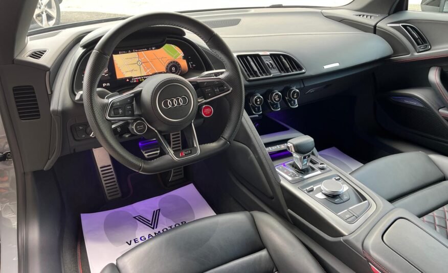 AUDI R8 COUPE
