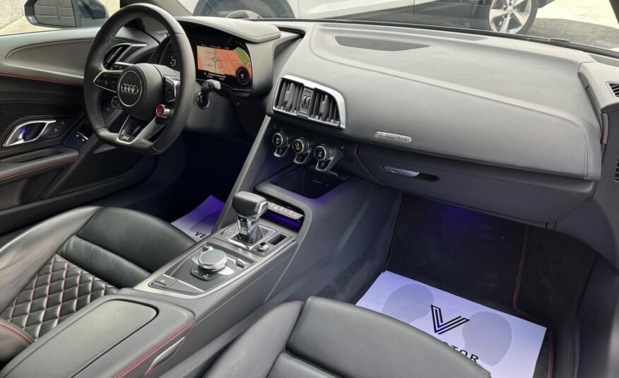 AUDI R8 COUPE