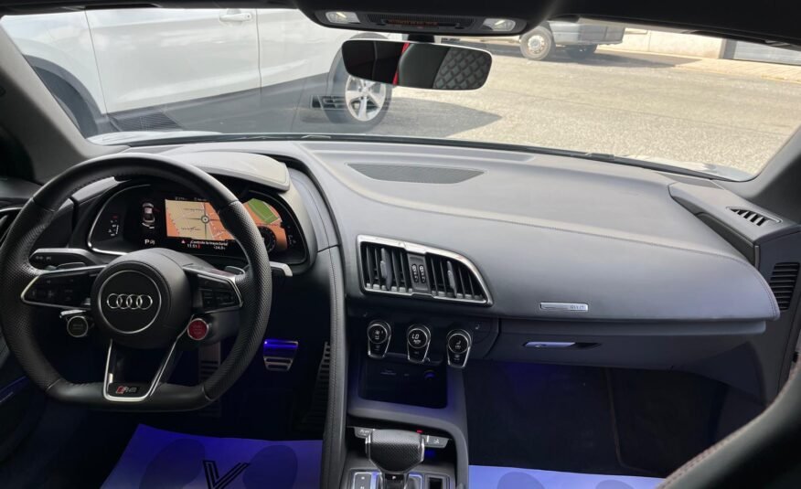 AUDI R8 COUPE