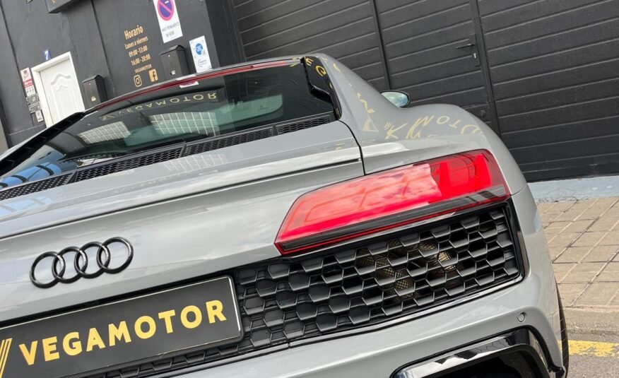 AUDI R8 COUPE