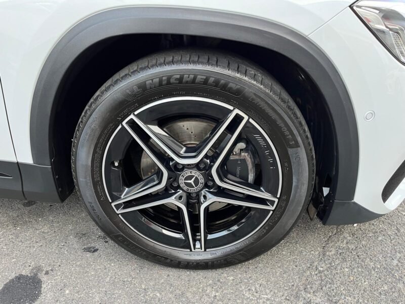 MERCEDES-BENZ GLA 200d AMG