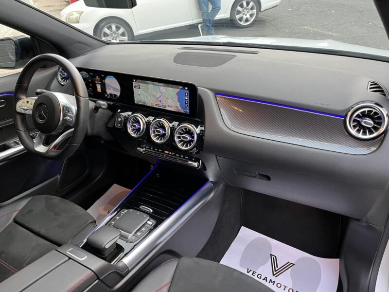 MERCEDES-BENZ GLA 200d AMG