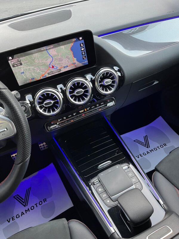 MERCEDES-BENZ GLA 200d AMG