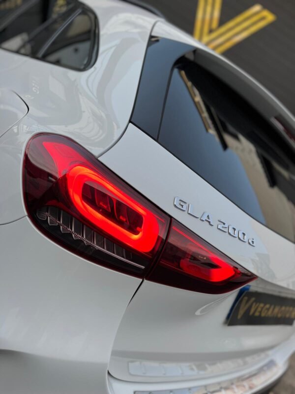 MERCEDES-BENZ GLA 200d AMG