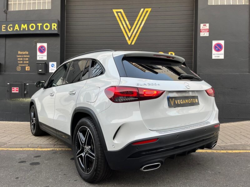MERCEDES-BENZ GLA 200d AMG