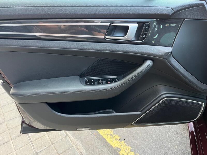 PORSCHE PANAMERA 4 HRYBRID