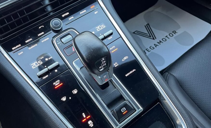 PORSCHE PANAMERA 4 HRYBRID