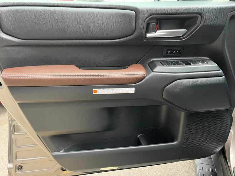 TOYOTA LAND CRUISER 250 VX-L