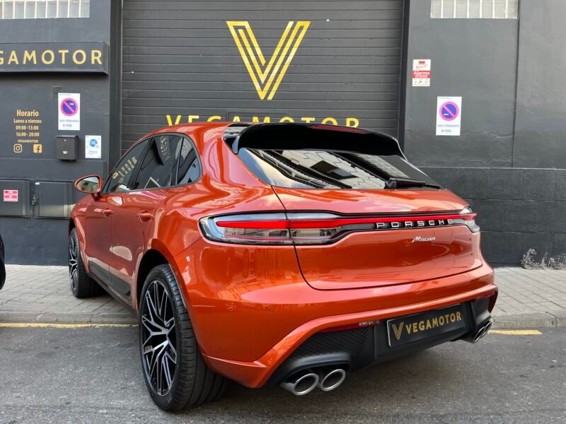 PORSCHE MACAN