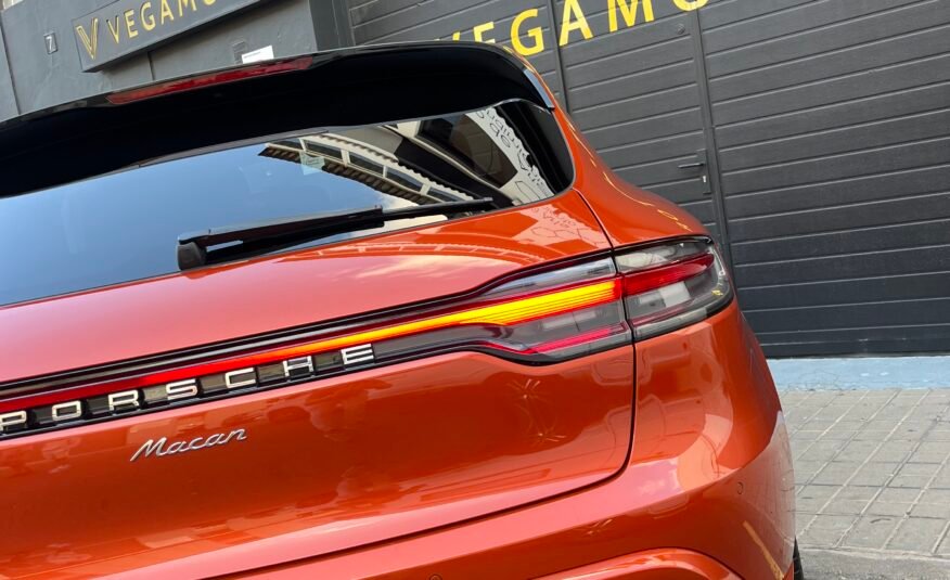 PORSCHE MACAN