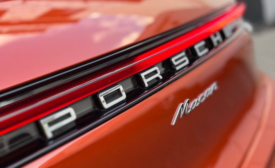 PORSCHE MACAN