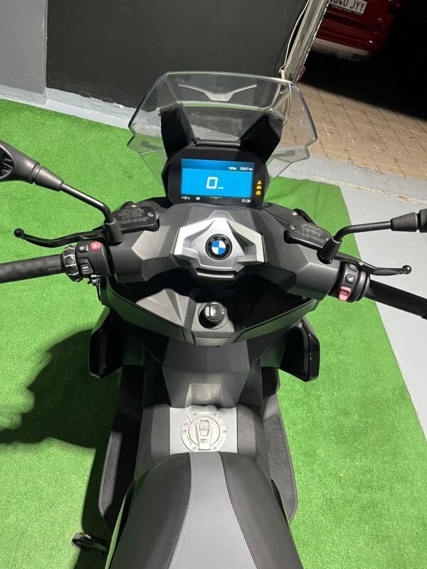 BMW C400X