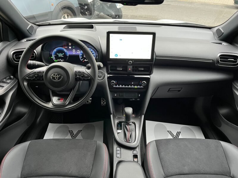 TOYOTA YARIS cross GR sport Plus