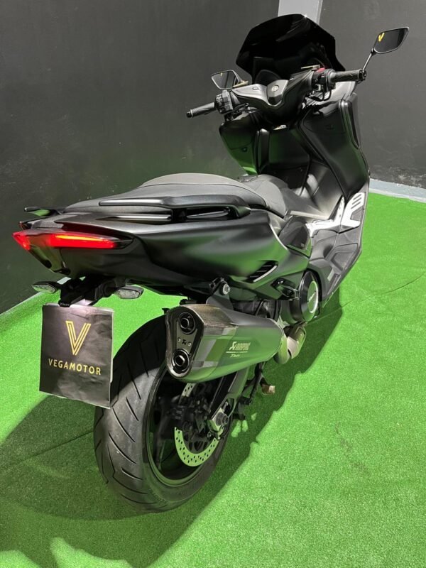 YAMAHA TMAX 560